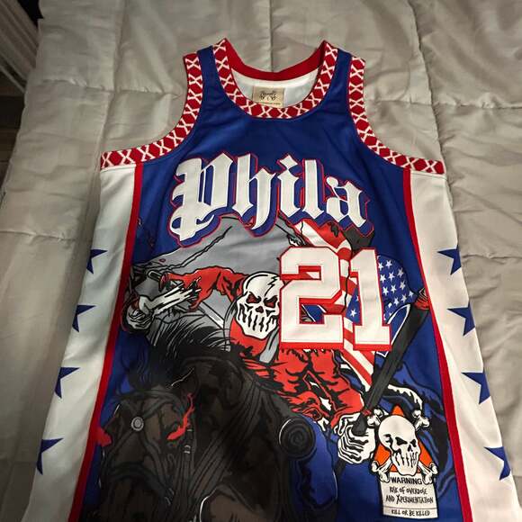 X Philadelphia 'The Answer' Allen Iverson No. 3 Distressed Basketball Jersey Red - Picture 1 of 3